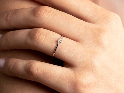 Verlobungsring Vivid Petite Emerald Cut in 14K Gelbgold mit Diamanten 0,10ct G/VS