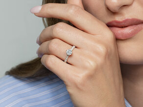 Verlobungsring Classic 6 Hidden Halo in Gelbgold