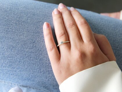Verlobungsring Classic Pavé in 18K Gelbgold mit Diamanten 0,85ct
