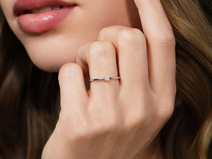 Verlobungsring Classic 4 in 9K Weißgold mit Diamant 0,05ct G/SI