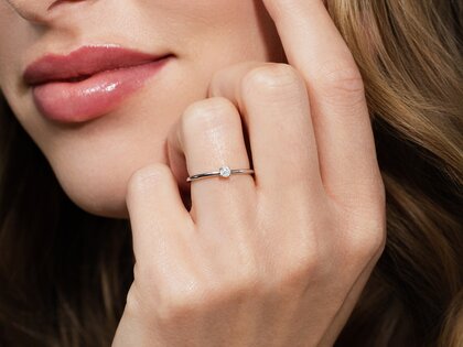Verlobungsring Classic 4 in 18K Weißgold mit Diamant 0,10ct H/SI