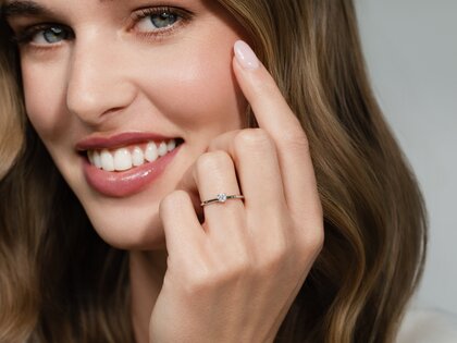 Verlobungsring Classic 4 in 9K Weißgold mit Diamant 0,20ct H/SI