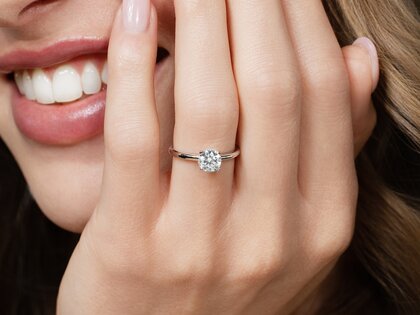 Verlobungsring Classic 4 in 9K Weißgold mit Diamant 1,00ct G/SI