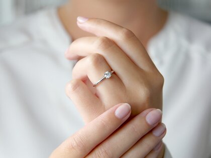 Verlobungsring Classic 4 in 14K Weißgold mit Diamant 0,40ct H/SI