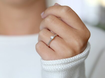 Verlobungsring Classic Beads in 9K Weißgold mit Diamant 0,30ct H/SI