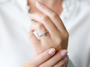 Verlobungsring Classic Loop in 14K Weißgold mit Labordiamant 0,75ct E/VS