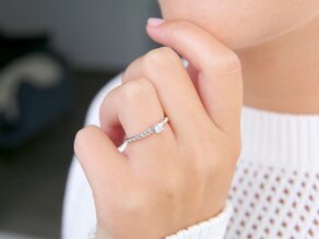 Verlobungsring Classic Loop in 18K Weißgold mit Diamant 0,15ct H/SI