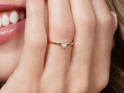 Verlobungsring Classic Petite in 14K Weißgold mit Diamant 0,13ct G/SI
