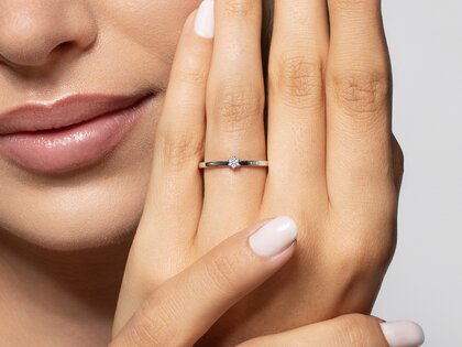 Verlobungsring Classic Petite in 14K Weißgold mit Diamant 0,05ct G/SI