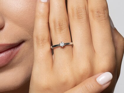 Verlobungsring Classic Petite in 14K Weißgold mit Diamant 0,13ct G/SI