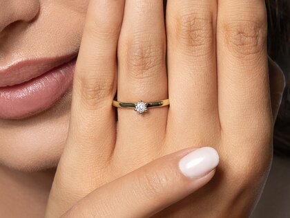 Verlobungsring Classic Petite in 14K Gelbgold mit Diamant 0,13ct G/SI