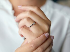 Verlobungsring Classic Petite in 14K Weißgold mit Diamant 0,13ct G/SI