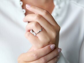Verlobungsring Classic Petite in 14K Weißgold mit Diamant 0,05ct G/SI
