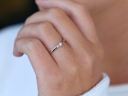Verlobungsring Classic Petite in 14K Weißgold mit Diamant 0,05ct G/SI