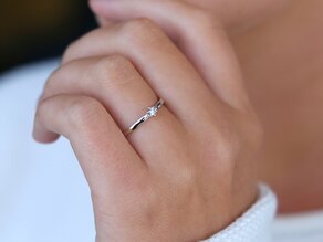 Verlobungsring Classic Petite in 14K Weißgold mit Diamant 0,05ct G/SI