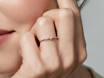 Verlobungsring Delight in 14K Gelbgold mit Diamant 0,05ct H/SI