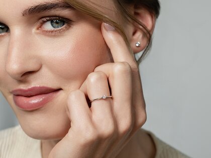 Verlobungsring Delight in 14K Gelbgold mit Diamant 0,05ct H/SI
