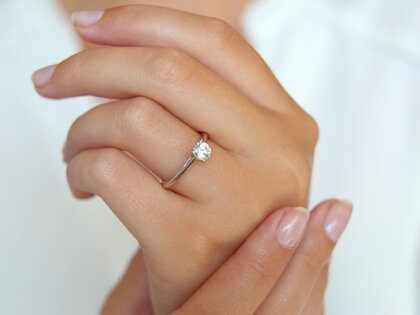 Verlobungsring Delight in 9K Weißgold mit Labordiamant 0,50ct E/VS