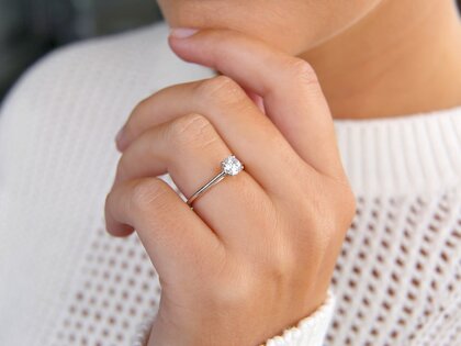 Verlobungsring Delight in 9K Weißgold mit Labordiamant 0,50ct E/VS