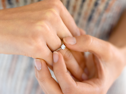 Verlobungsring Delight in 9K Weißgold mit Labordiamant 0,50ct E/VS
