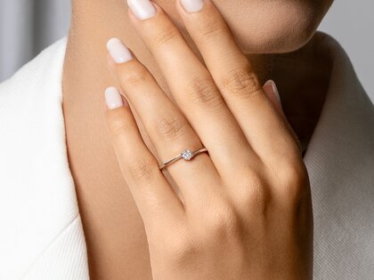 Verlobungsring Devotion in 18K Weißgold mit Diamant 0,15ct H/SI