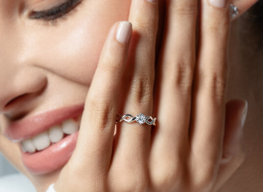 Verlobungsring Evoke in 9K Weißgold mit Diamant 0,25ct