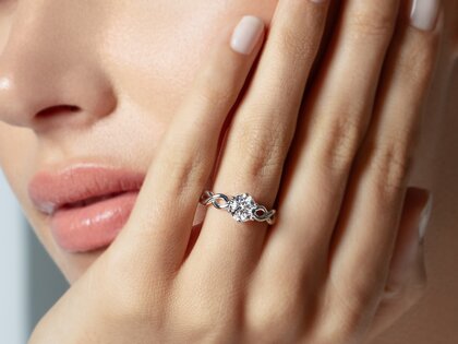 Verlobungsring Evoke in 9K Weißgold mit Diamant 1,00ct H/SI