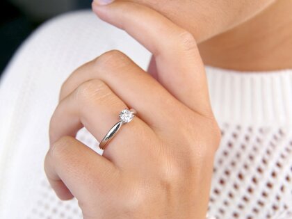 Verlobungsring Joy in 14K Weißgold mit Diamant 0,50ct G/VS