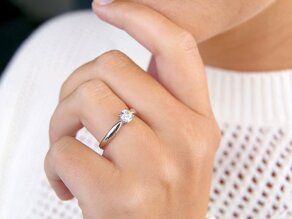 Verlobungsring Joy in 14K Weißgold mit Diamant 0,50ct G/VS