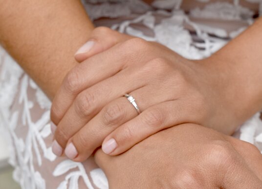 Verlobungsring Love in Weißgold