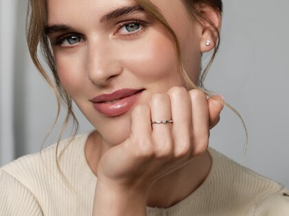 Verlobungsring Melody in 14K Gelbgold mit Diamant 0,07ct H/SI