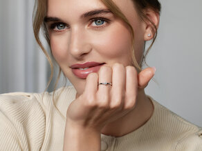 Verlobungsring Melody in 9K Weißgold mit Diamant 0,25ct H/SI