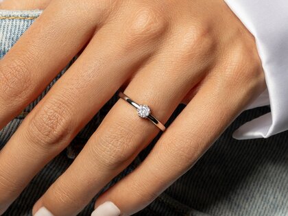 Verlobungsring Melody in 9K Weißgold mit Diamant 0,25ct H/SI