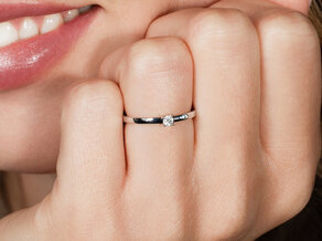 Verlobungsring Modern Petite in 14K Weißgold mit Diamant 0,08ct G/SI
