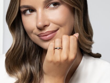 Verlobungsring Modern Petite in Weißgold