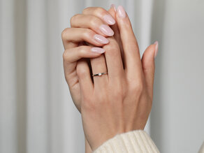 Verlobungsring Modern in 18K Gelbgold mit Diamant 0,07ct G/IF