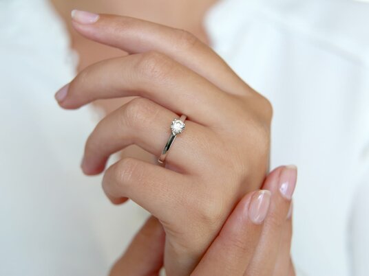 Verlobungsring Modern in 9K Weißgold mit Diamant 0,50ct