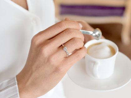Verlobungsring Modern in 9K Weißgold mit Labordiamant 0,50ct E/VS