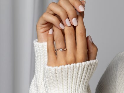 Verlobungsring Twist Petite in 14K Weißgold mit Diamant 0,09ct G/SI