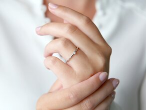 Verlobungsring Pure in 9K Weißgold mit Diamant 0,04ct G/SI