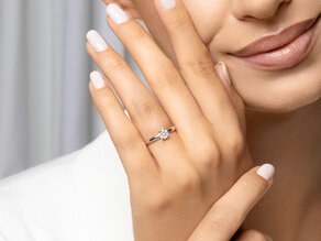 Verlobungsring Pure in 9K Weißgold mit Diamant 0,50ct H/SI