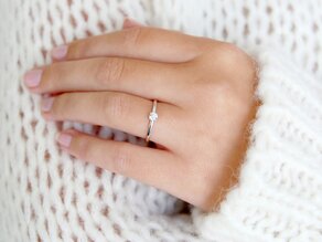 Verlobungsring Pure in 14K Weißgold mit Diamant 0,13ct G/SI