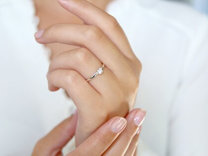 Verlobungsring Pure in 9K Gelbgold mit Diamant 0,23ct G/SI