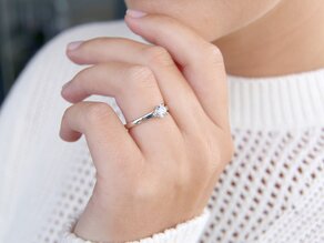 Verlobungsring Romance in 9K Weißgold mit Labordiamant 0,50ct E/VS