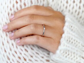 Verlobungsring Royal in 14K Weißgold mit Diamant 0,05ct H/SI