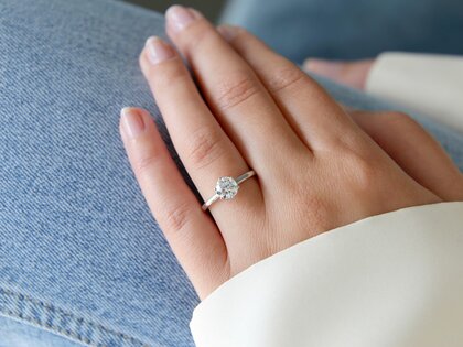 Verlobungsring Royal in 18K Weißgold mit Labordiamant 2,00ct D/IF
