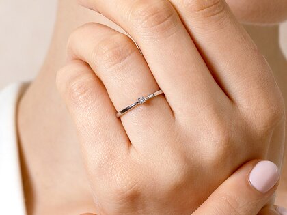 Verlobungsring Surprise in 9K Gelbgold mit Diamant 0,05ct G/SI