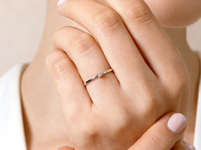 Verlobungsring Surprise in 14K Gelbgold mit Diamant 0,05ct H/SI