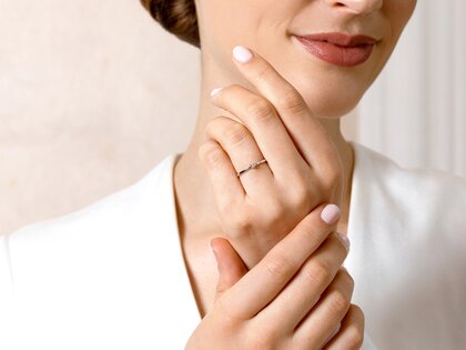 Verlobungsring Surprise in 9K Gelbgold mit Diamant 0,05ct G/SI