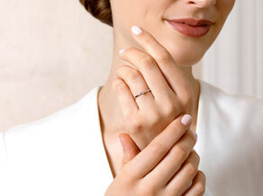 Verlobungsring Surprise in 9K Gelbgold mit Diamant 0,05ct G/SI